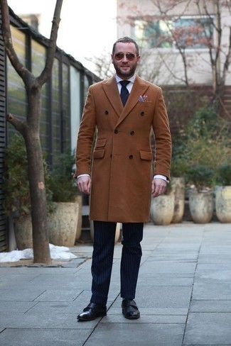 Какие монки с двумя ремешками носить с табачным длинным пальто