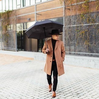 Какие джинсы носить с табачным длинным пальто