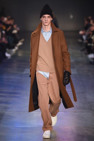 С чем носить табачное длинное пальто