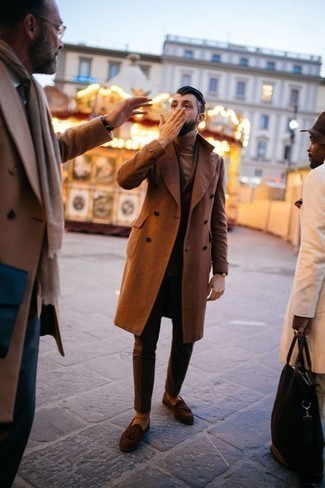 С чем носить табачное длинное пальто