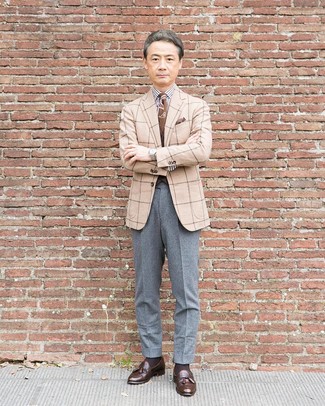 С чем носить табачный галстук с "огурцами" мужчине