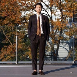 С чем носить табачный галстук с "огурцами" мужчине