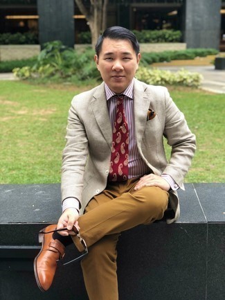 С чем носить табачный нагрудный платок