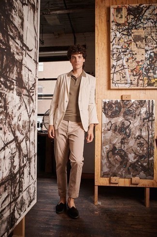 Какие пиджаки носить с табачной футболкой-поло мужчине