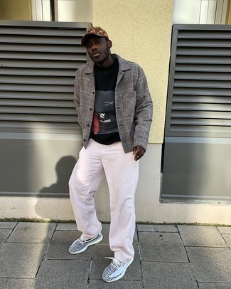 С чем носить табачную бейсболку с принтом мужчине