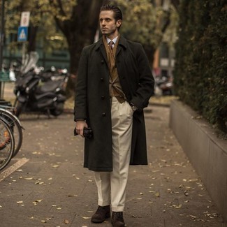 С чем носить табачный галстук с принтом мужчине