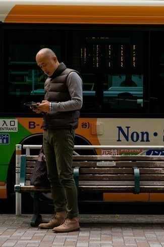 С чем носить табачную стеганую куртку мужчине