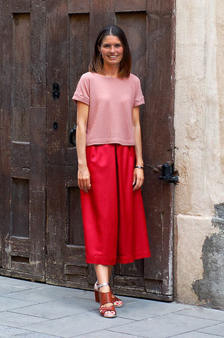 С чем носить табачные босоножек женщине