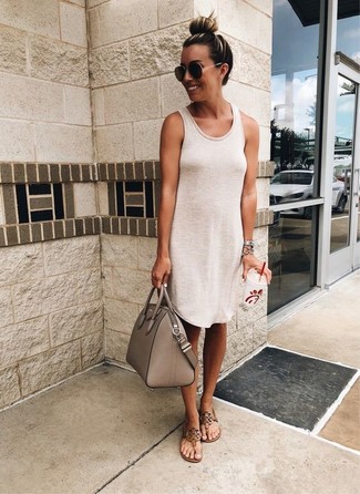 С чем носить табачные босоножек женщине