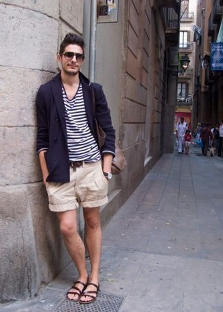 Какие шорты носить с табачными сандалиями мужчине