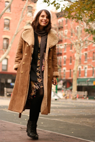 С чем носить табачную дубленку женщине