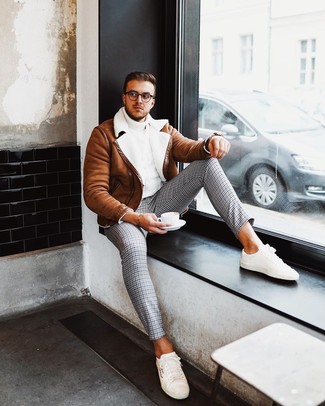 С чем носить табачную короткую дубленку мужчине