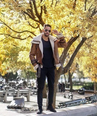 С чем носить табачную короткую дубленку мужчине