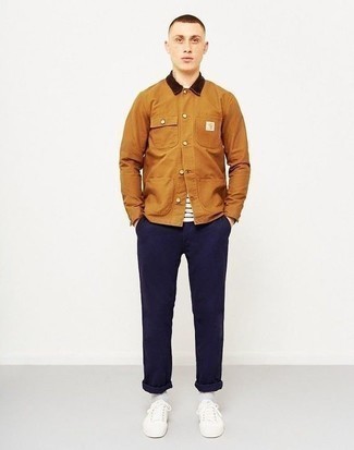 С чем носить табачную куртку-рубашку мужчине