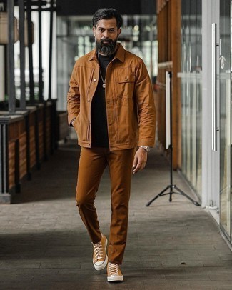 С чем носить табачную куртку-рубашку мужчине