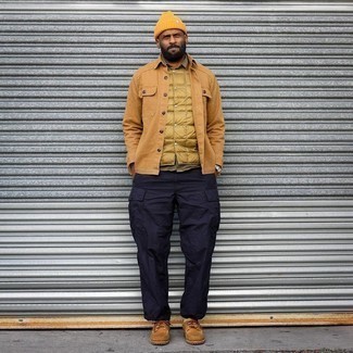 С чем носить табачную куртку-рубашку мужчине
