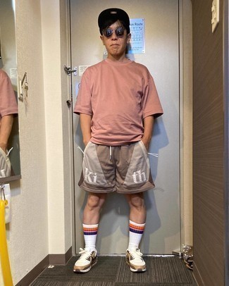 С чем носить табачные шорты мужчине