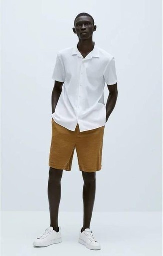 С чем носить табачные шорты мужчине