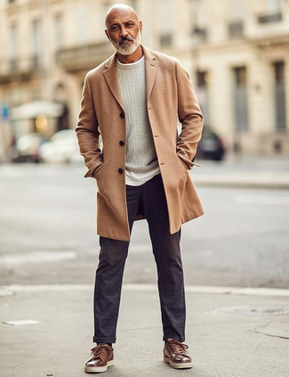 С чем носить табачные кеды мужчине