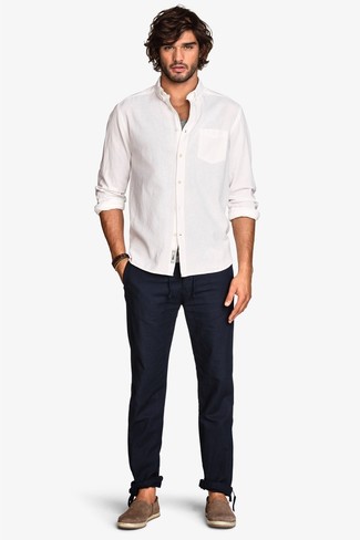 С чем носить табачные замшевые эспадрильи мужчине