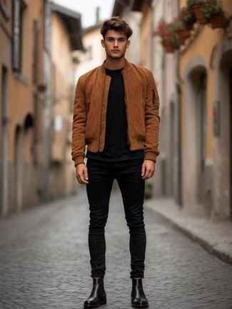 С чем носить табачную замшевую куртку мужчине