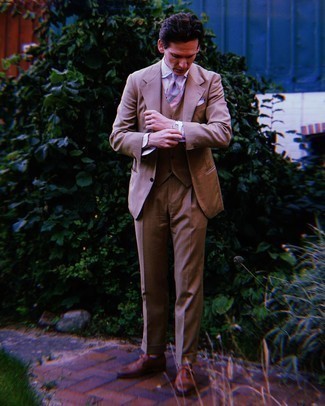 Какие монки носить с табачным костюмом