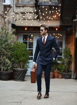 С чем носить табачный чемодан мужчине