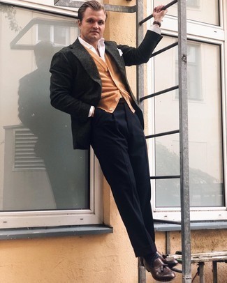 С чем носить табачный трикотажный жилет мужчине