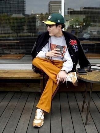 С чем носить табачные спортивные штаны мужчине