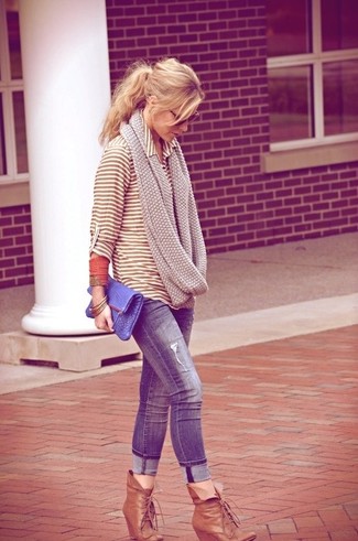 С чем носить табачную футболку женщине