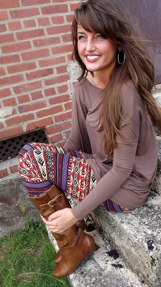 С чем носить табачную футболку женщине