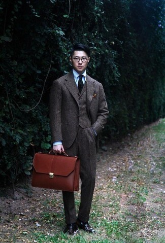 С чем носить табачный костюм-тройку