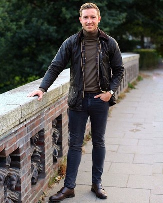 Какие джинсы носить с табачной водолазкой мужчине