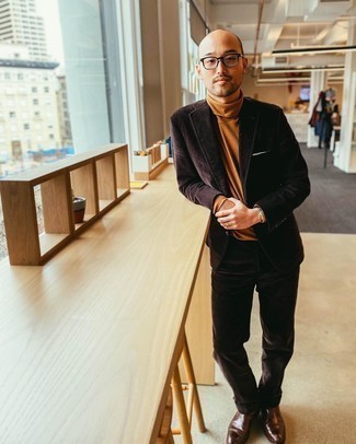 Какие костюмы носить с табачной водолазкой