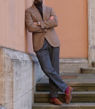 С чем носить табачную шерстяную водолазку мужчине