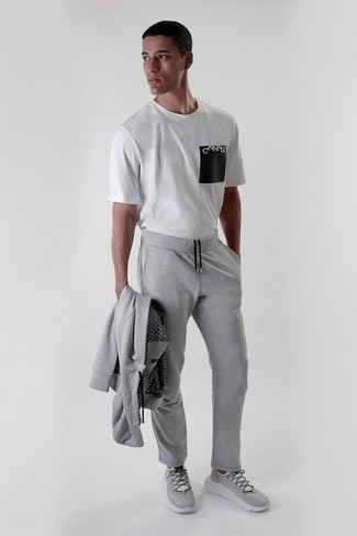 Как носить спортивный костюм с кроссовками мужчине