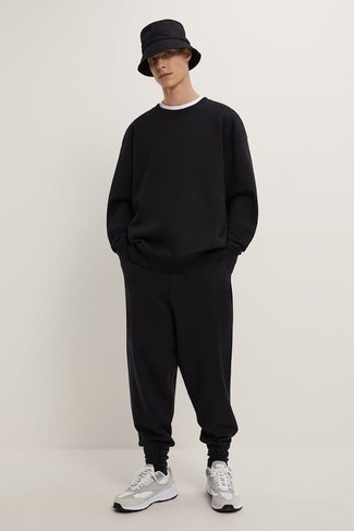 С чем носить спортивный костюм мужчине