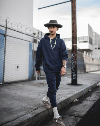 С чем носить спортивный костюм мужчине