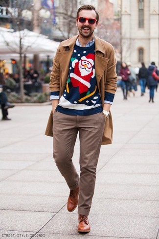 Как носить плащ с свитером с круглым вырезом мужчине