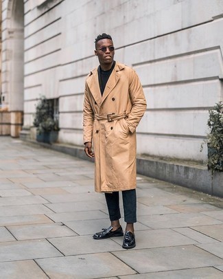 Как носить плащ с свитером с круглым вырезом мужчине