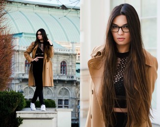 Как носить плащ с укороченным топом