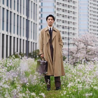 С чем носить плащ мужчине