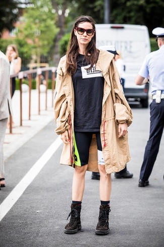 С чем носить плащ женщине