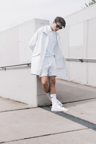 Как носить плащ с сандалиями мужчине