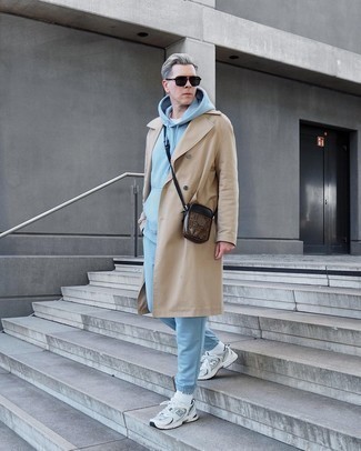 Как носить плащ с спортивным костюмом мужчине