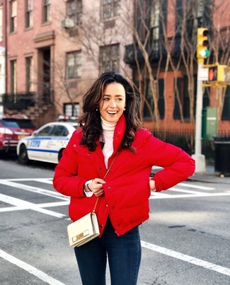 Как носить водолазку с джинсами женщине