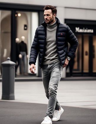 Как носить водолазку с низкими кедами мужчине