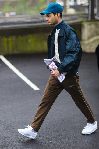 Как носить водолазку с спортивными штанами мужчине