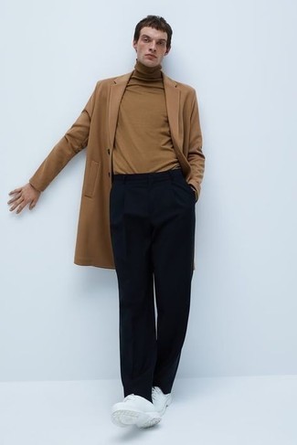 Светло-коричневое длинное пальто от Marc Jacobs
