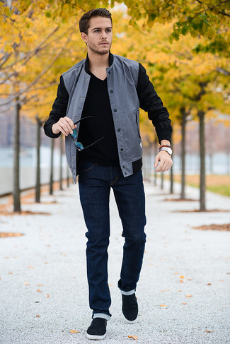 Как носить свитер с v-образным вырезом с бомбером мужчине